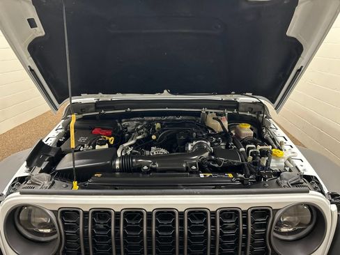 Used 2024 Jeep Wrangler Sport AWD/4WD image 12