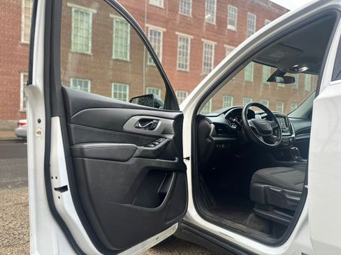 Used 2020 Chevrolet Traverse LS image 24