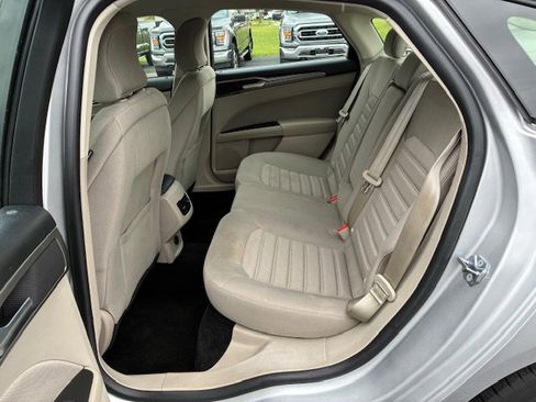 Used 2018 Ford Fusion SE FWD image 13