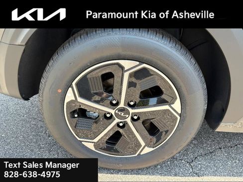 New 2025 Kia Niro EX image 30