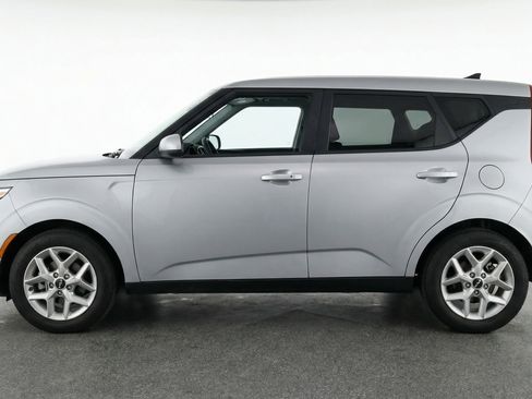 Used 2025 Kia Soul LX w/ LX Technology Package image 5