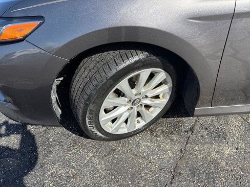 Used 2018 Toyota Camry LE FWD image 27
