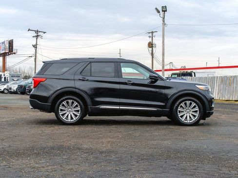 Used 2023 Ford Explorer Limited image 3