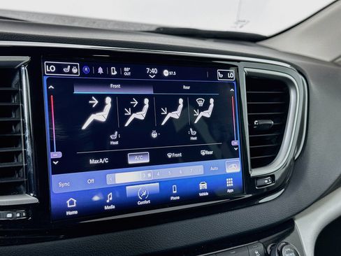 Used 2024 Chrysler Pacifica Touring-L FWD image 22
