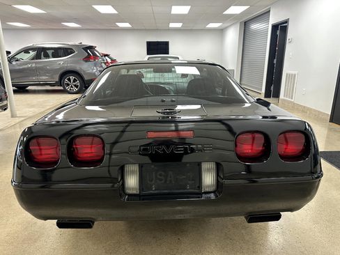 Used 1996 Chevrolet Corvette Coupe image 8
