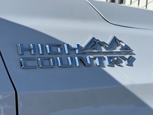 New 2026 Chevrolet Suburban High Country image 24