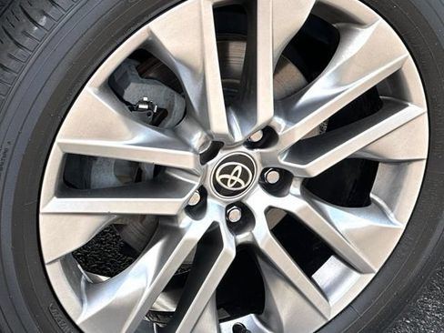 Used 2022 Toyota RAV4 XLE Premium AWD/4WD image 9