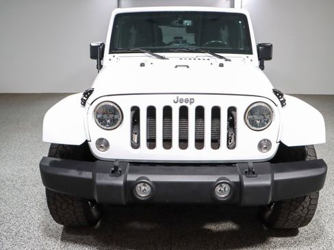 Used 2015 Jeep Wrangler Unlimited Sahara w/ Connectivity Group image 4