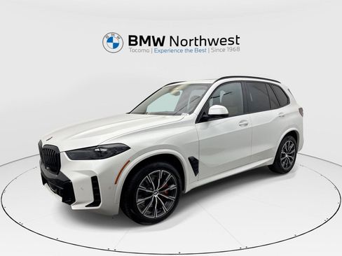 New 2026 BMW X5 xDrive40i w/ M Sport Package AWD/4WD image 1