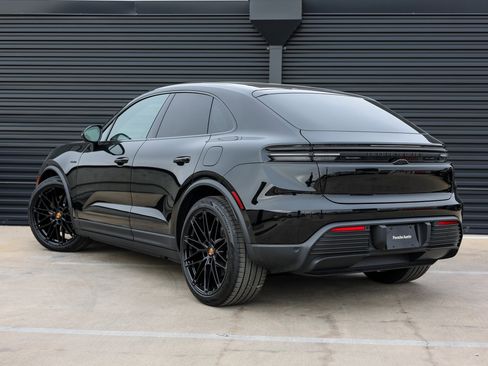 New 2025 Porsche Macan 4S Electric image 3