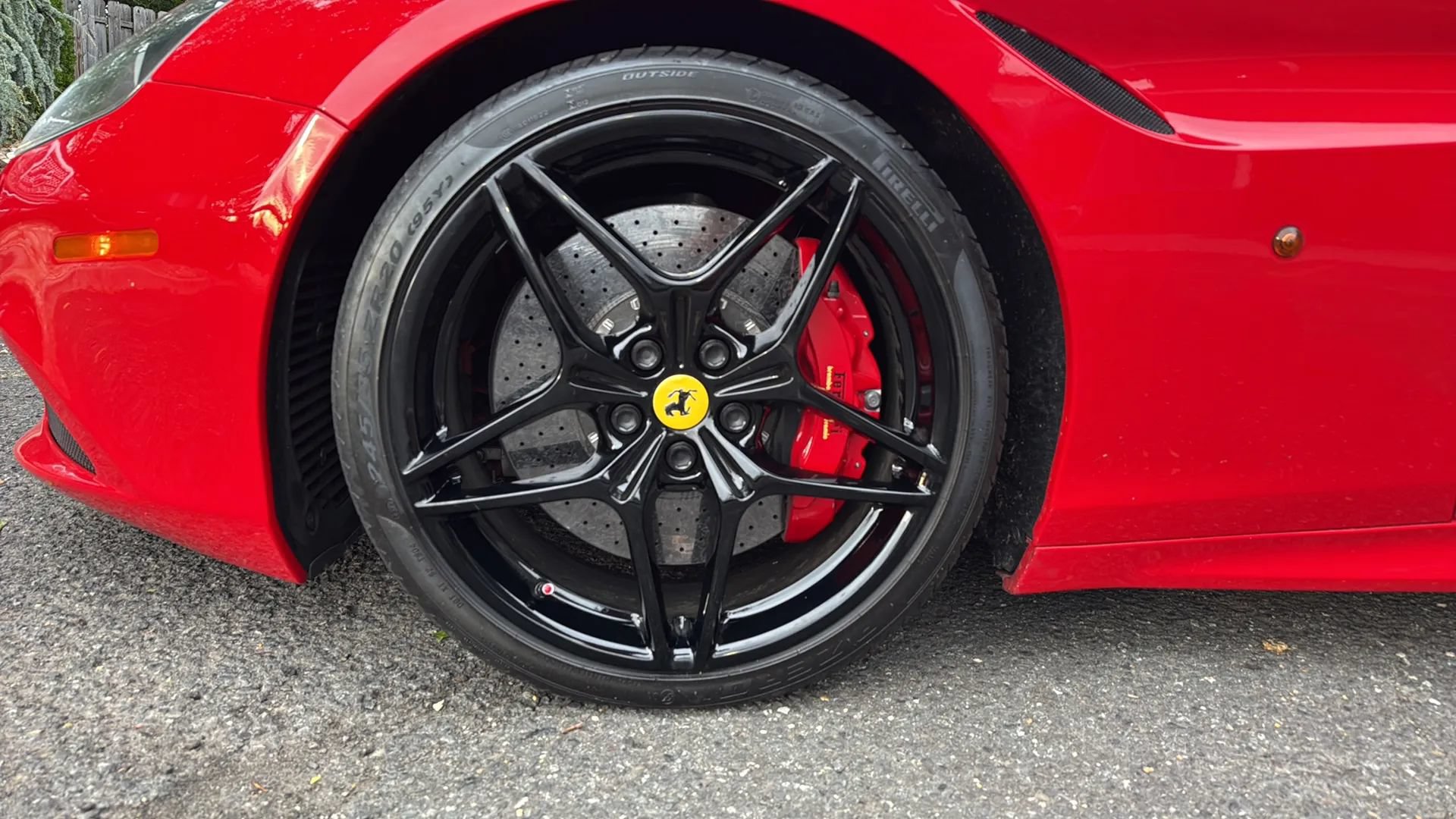 Used 2017 Ferrari California T RWD image 9