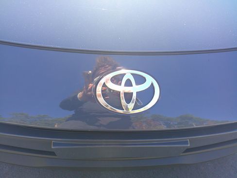 Used 2024 Toyota Prius LE image 3