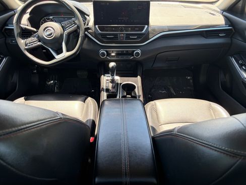 Used 2024 Nissan Altima 2.5 SR w/ SR Premium Package FWD image 17