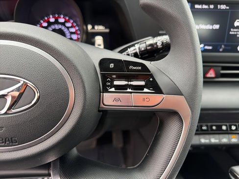 Certified 2022 Hyundai Elantra SEL image 20