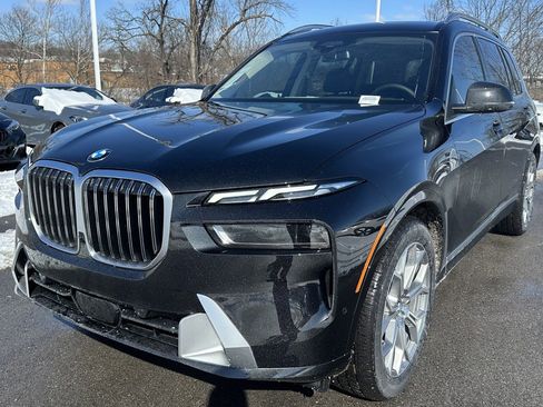 Certified 2025 BMW X7 xDrive40i w/ Executive Package image 5