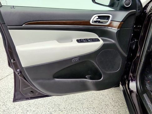 Used 2018 Jeep Grand Cherokee Limited RWD image 10