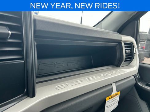 New 2026 Ford F250 XL w/ XL Chrome Package image 27