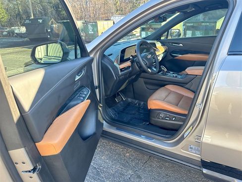 Used 2025 Cadillac XT4 Sport image 13