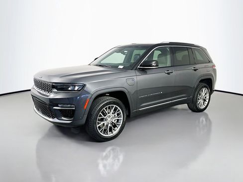 Used 2022 Jeep Grand Cherokee Summit AWD/4WD image 3