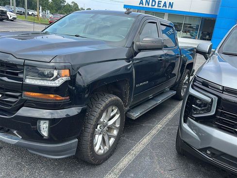 Used 2018 Chevrolet Silverado 1500 LT w/ All Star Edition AWD/4WD image 3