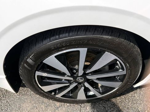 Used 2023 Nissan Sentra SV w/ SV Premium Package FWD image 7