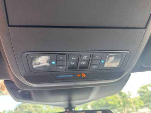 Used 2020 Ford Explorer XLT w/ Equipment Group 202A AWD/4WD image 33
