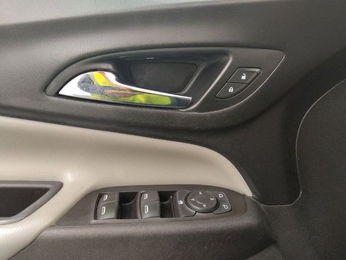 Used 2020 Chevrolet Equinox LS w/ LS Convenience Package FWD image 27