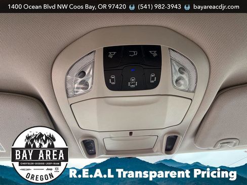 Used 2023 Chrysler Pacifica Limited FWD image 21
