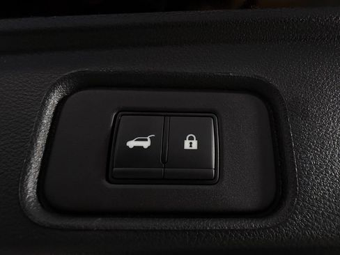 Used 2025 Nissan Pathfinder SL FWD image 32