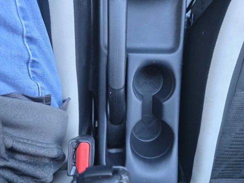 Used 2021 Nissan Versa SV image 26