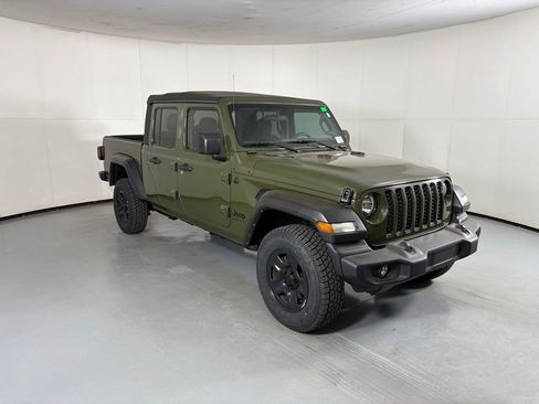 Used 2022 Jeep Gladiator Sport AWD/4WD image 2