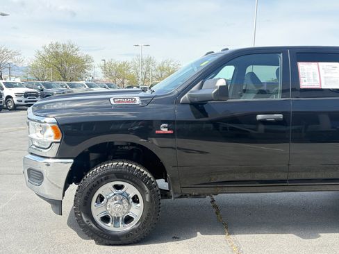 Used 2022 RAM 2500 Big Horn w/ Cold Weather Group image 10