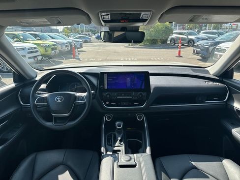 Used 2024 Toyota Grand Highlander XLE image 2