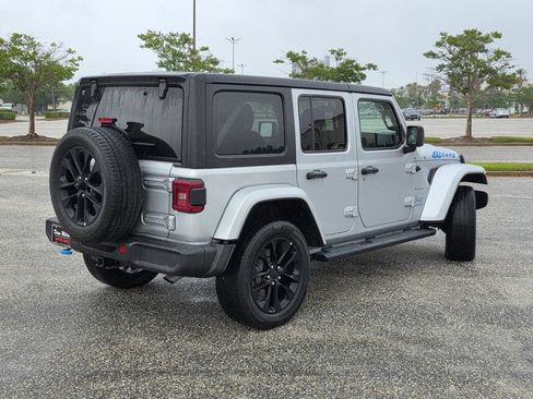 Used 2023 Jeep Wrangler Unlimited Sahara AWD/4WD image 5