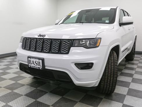 Used 2019 Jeep Grand Cherokee Altitude image 4