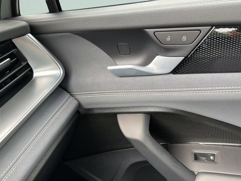 New 2026 Volkswagen Tiguan SE FWD image 14