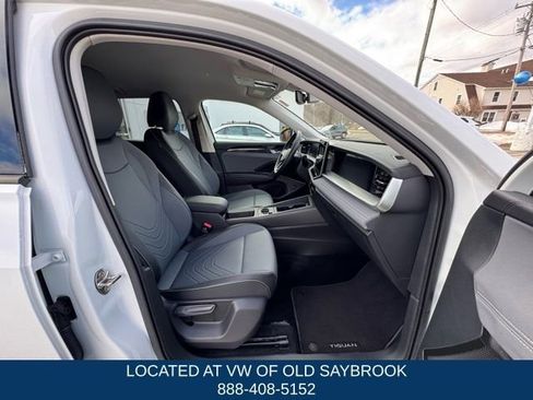 Certified 2025 Volkswagen Tiguan SE AWD/4WD image 24