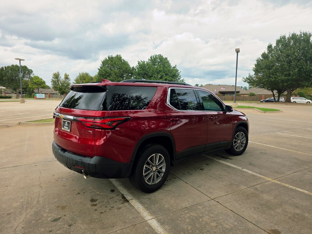 Used 2023 Chevrolet Traverse LT FWD image 18