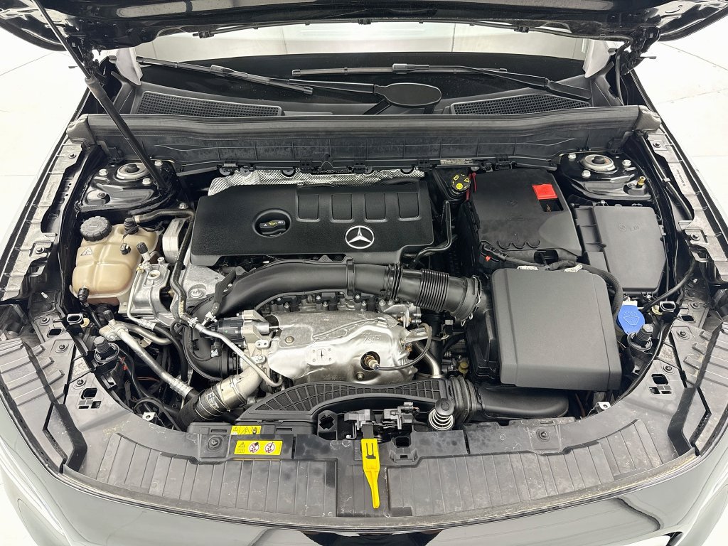 Used 2023 Mercedes-Benz GLB 250 image 28