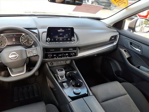 Certified 2025 Nissan Rogue SV image 7