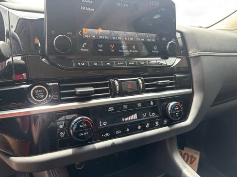 Used 2024 Nissan Pathfinder Platinum FWD image 20