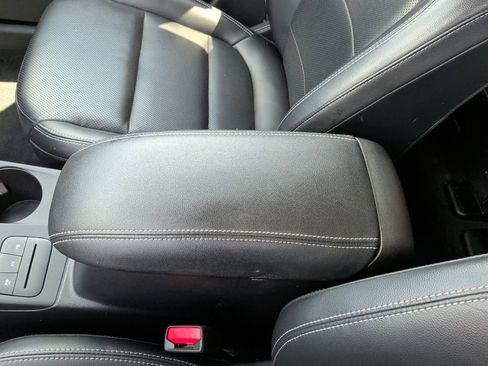 Used 2022 Ford Escape Titanium FWD image 29