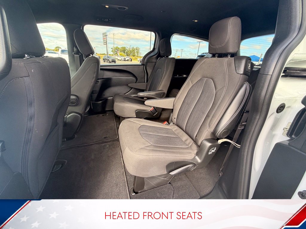 Used 2024 Chrysler Pacifica Touring FWD image 13