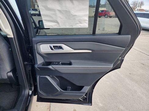 New 2026 Ford Explorer Active image 17