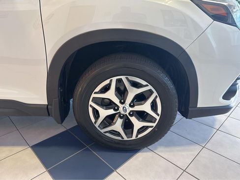 Used 2023 Subaru Forester Premium AWD/4WD image 6