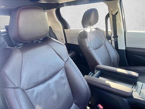 Certified 2023 Toyota Sienna Platinum image 24