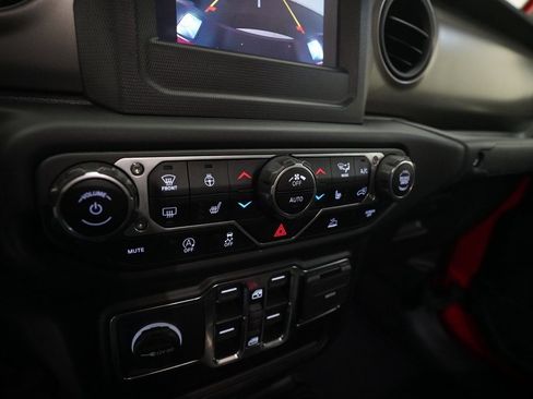 Used 2021 Jeep Gladiator Willys image 19