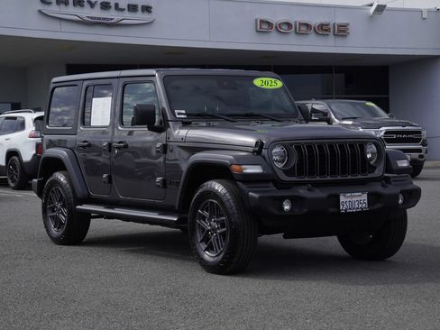 Used 2025 Jeep Wrangler Unlimited Sport AWD/4WD image 2