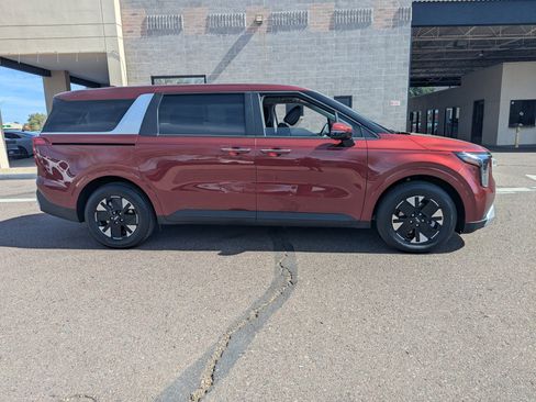 New 2026 Kia Carnival LXS image 2