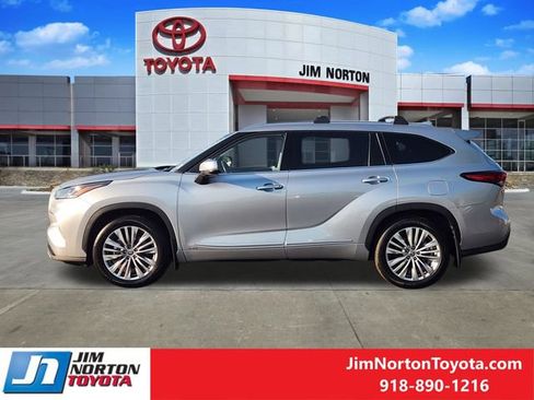 Used 2022 Toyota Highlander Platinum AWD/4WD image 5